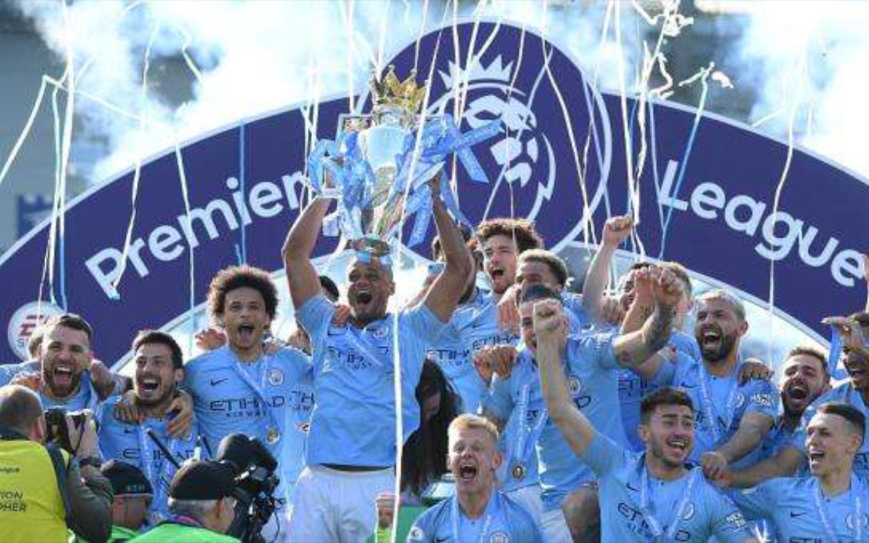 于危机之中 于危机之中