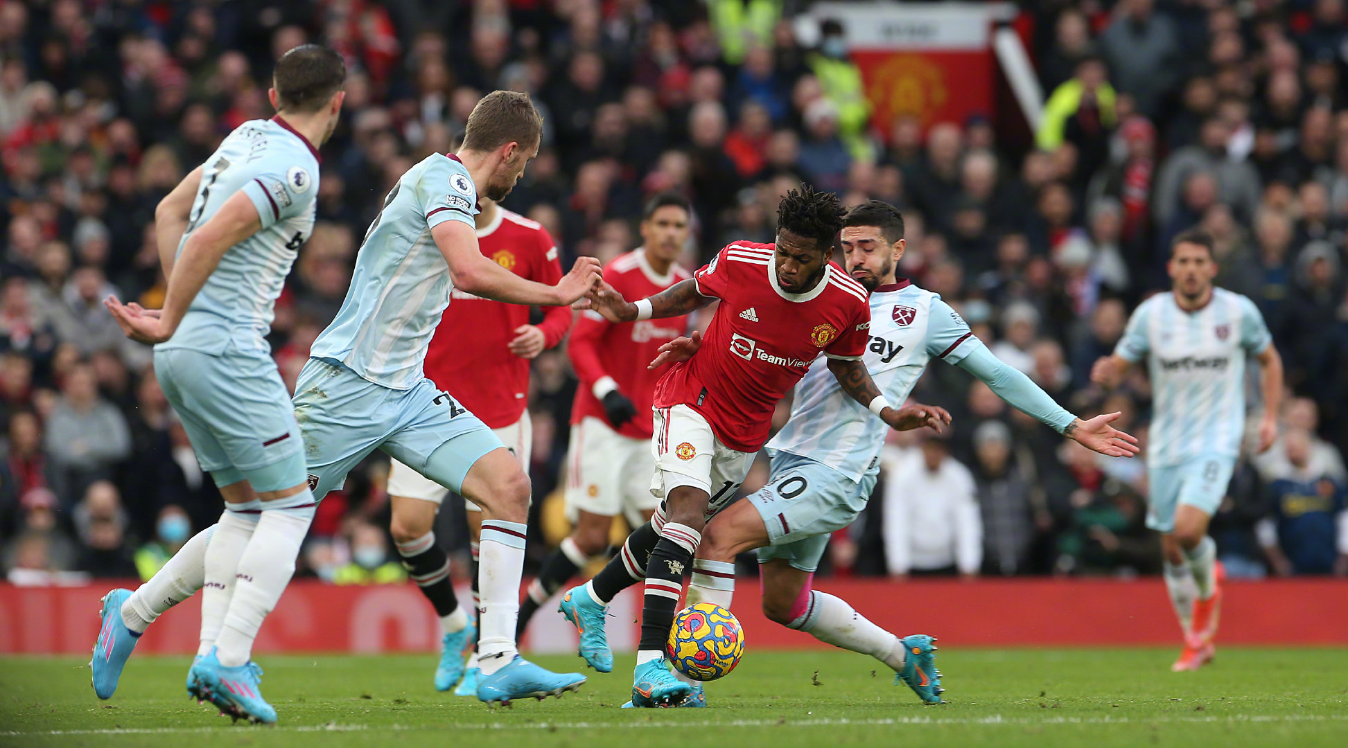 特奥在左后 特奥在左后